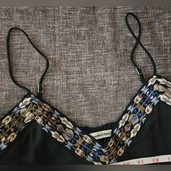 NWT - Abercrombie & Fitch V-Neck Flowy Mini Skort. Medium. 17ptp - Picture 13 of 14